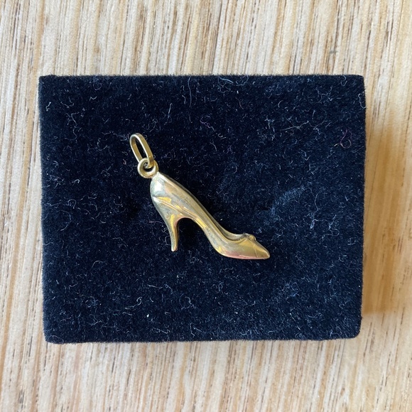 9 carat Golden Shoe pendant/charm - Picture 2 of 3
